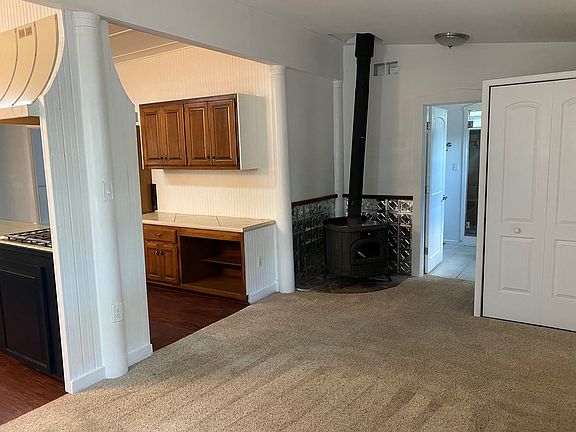 5th image of 305 Hale St