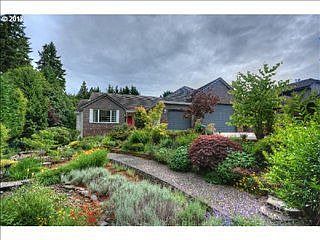 2nd image of 215 NW Heermann Dr