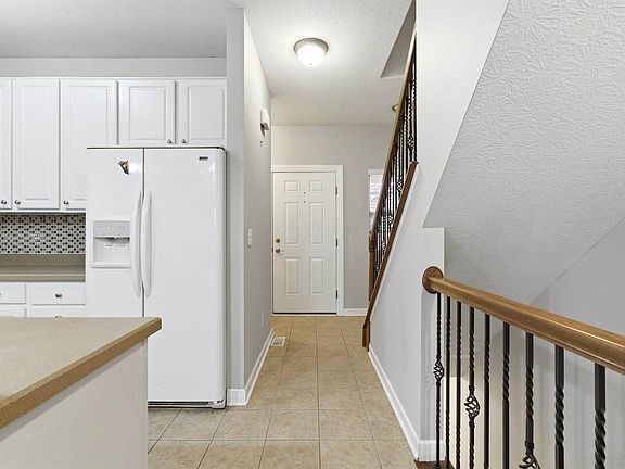 3rd image of 986 Shaula Dr
