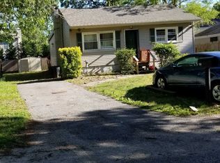 118 Clinton Ave, Mastic, NY 11950