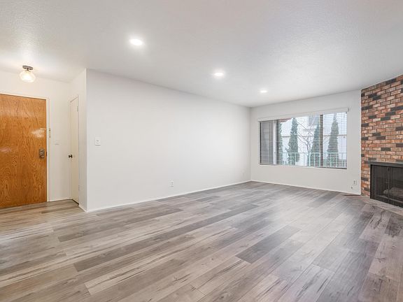 4th image of 1640 S Bentley Ave APT 2