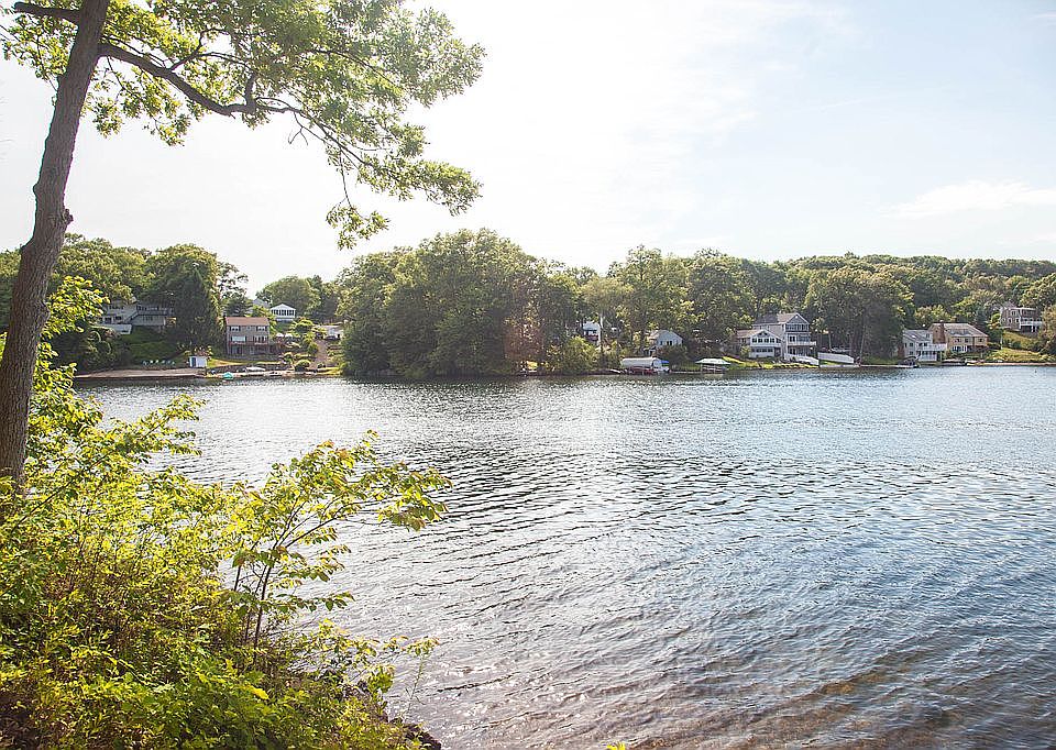 2nd image of 185 Cullinane Dr
