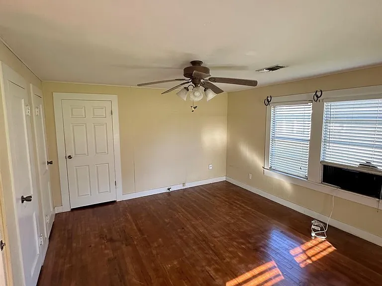 329 Lazy Ln — Photo 3