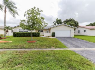 8572 Shadow Wood Blvd, Pompano Beach, FL 33071