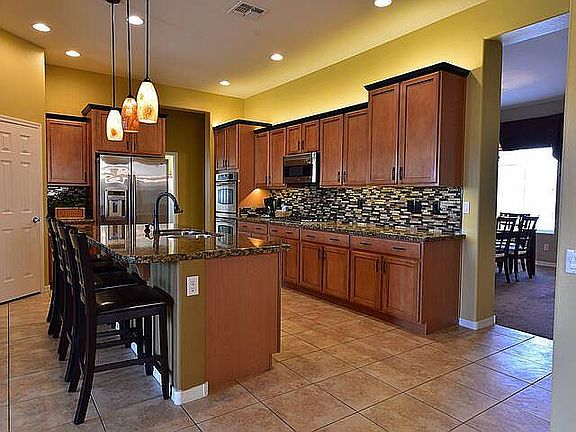 3rd image of 761 E Indian Wells Pl