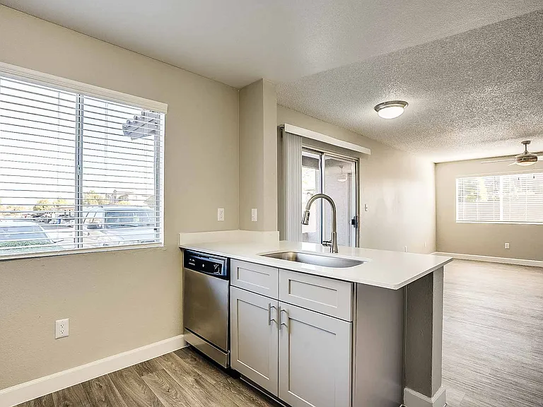Sterling Point Apartment Homes — Photo 46