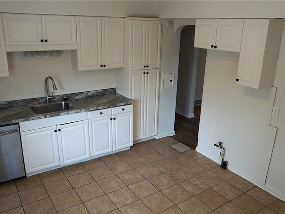 4th image of 4562 W 147th St