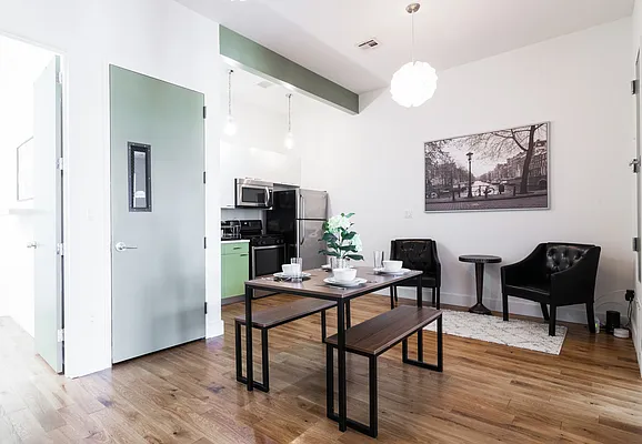 Rented by Rennit Inc. | media 21