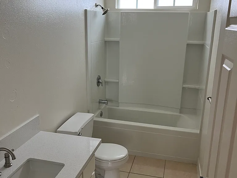 Robert Ct — Photo 10