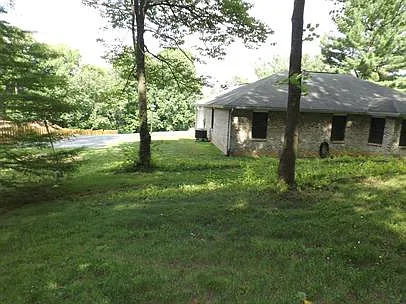 3 bed, 1.5 bath, 1306 sqft, $1,800 — Photo 2