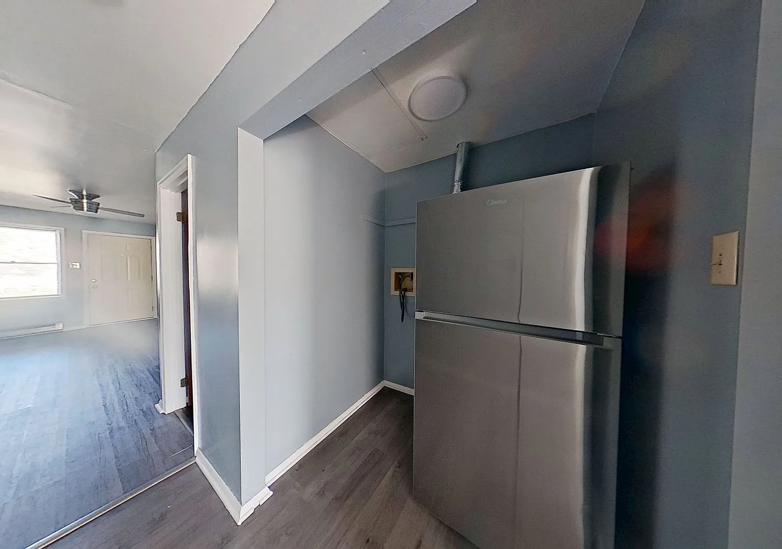 Recently Renovated 2 Bedroom Duplex — Photo 3