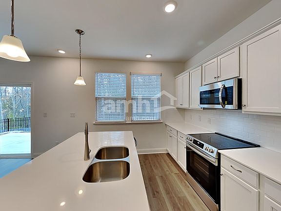 4th image of 105 Broadmoor Dr