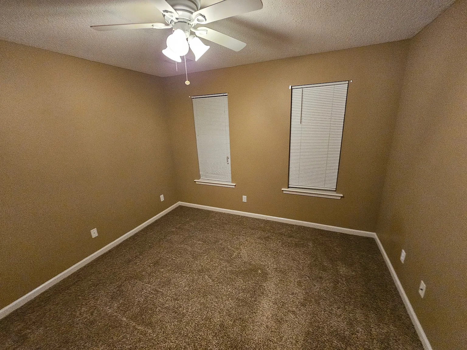 3 bed, 1900 sqft, $1,900 — Photo 4
