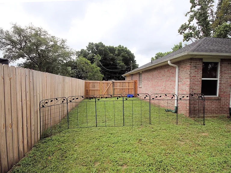 704 Becky Thatcher Ct — Photo 39