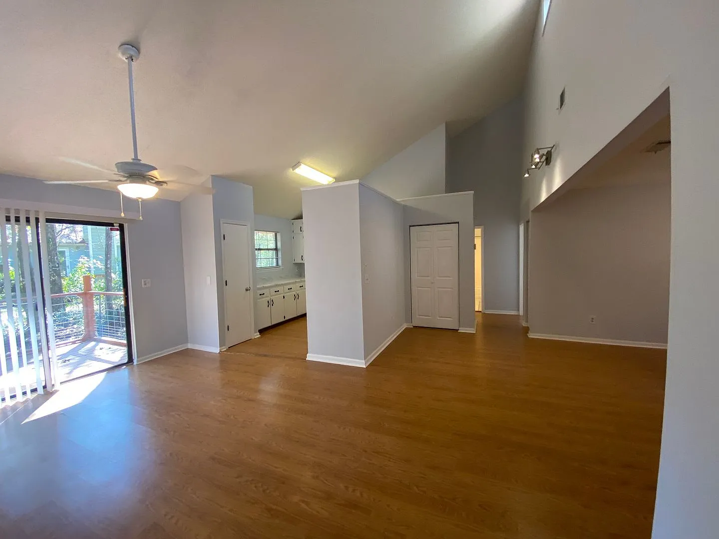 Northeast 3/2 House-Lakeshore Estates — Photo 3
