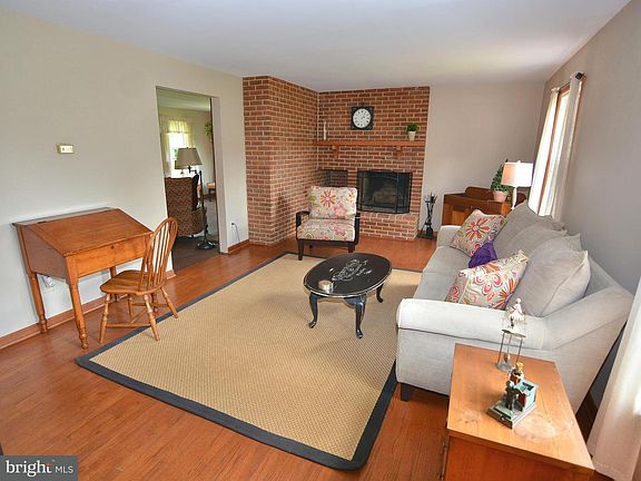 4th image of 511 Camelot Dr