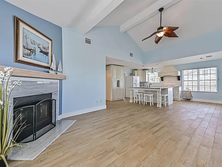 1578 Railroad Ave — Photo 6