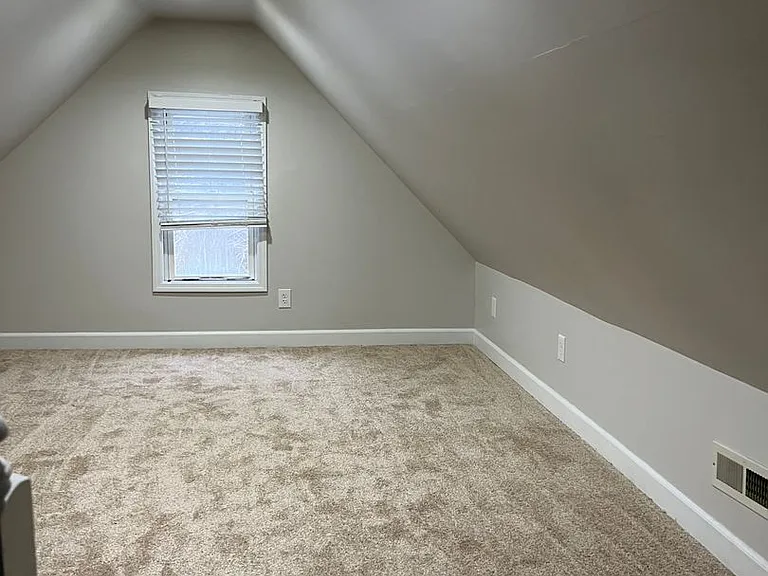 1911 Elm Ave — Photo 5
