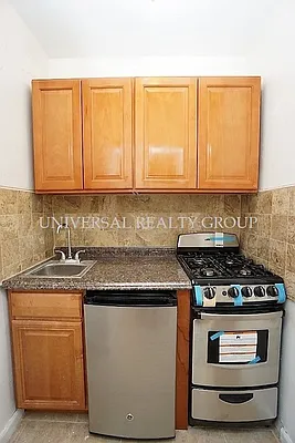 Rented by Universal Realty Group | media 3
