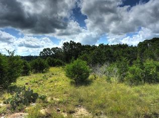 916 Landmark Rd, Kerrville, TX 78028