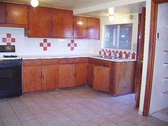 3rd image of 524 Balm St