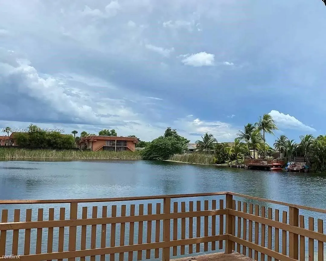 3 bed, 2.0 bath, 1300 sqft, $3,300 — Photo 3