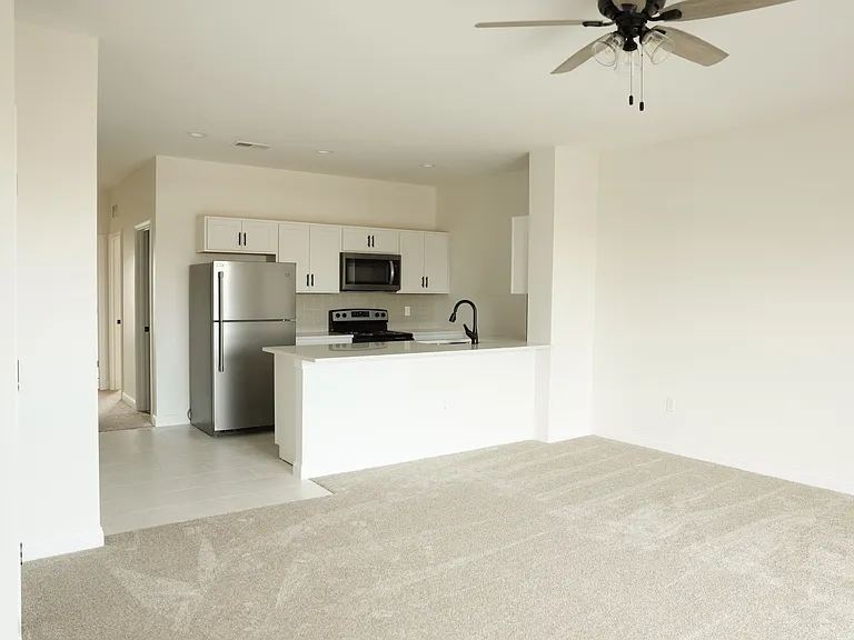 Oak Hill Apartments — Photo 3