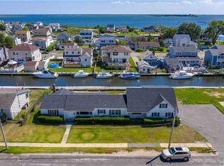 24 Hayes Rd, Amityville, NY 11701