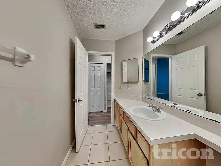 8129 Mactavish Way W — Photo 13