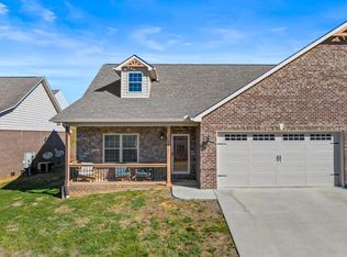 3014 Villas Creekside Dr, Dandridge, TN 37725