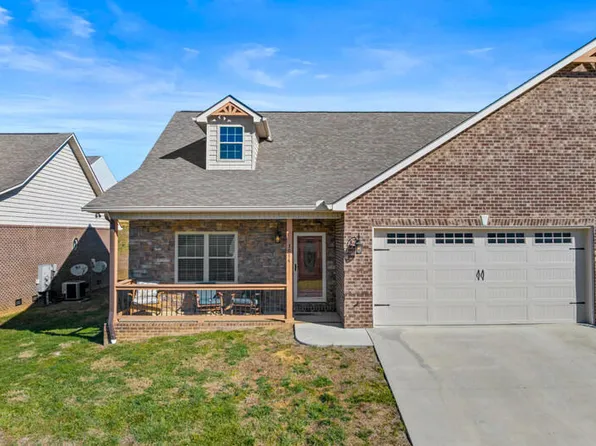3014 Villas Creekside Dr, Dandridge, TN 37725