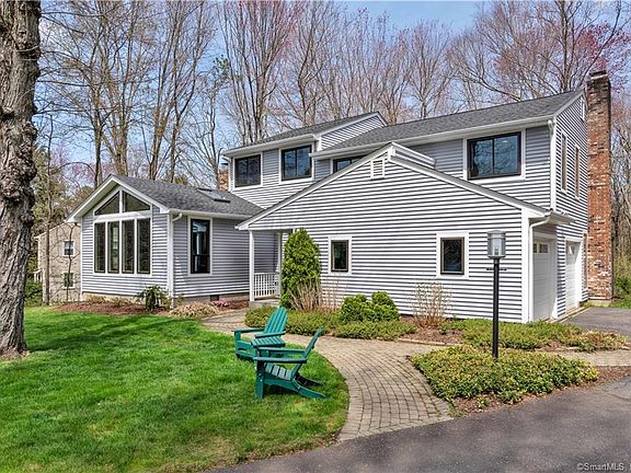 3rd image of 28 Jamestown Ct