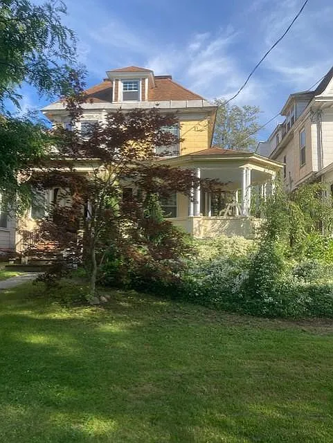 Building Photo - 55 N Pine Ave #1F