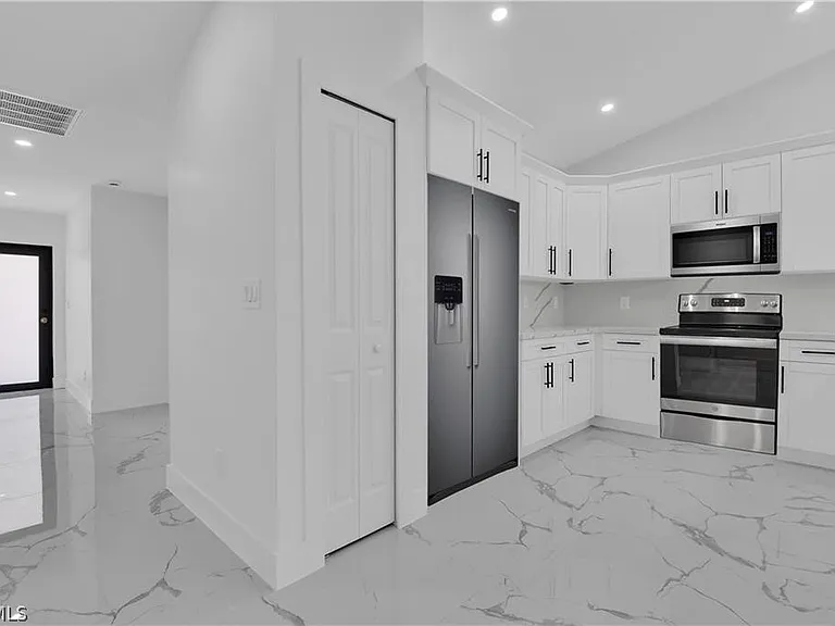 4921 Leonard Blvd S — Photo 8