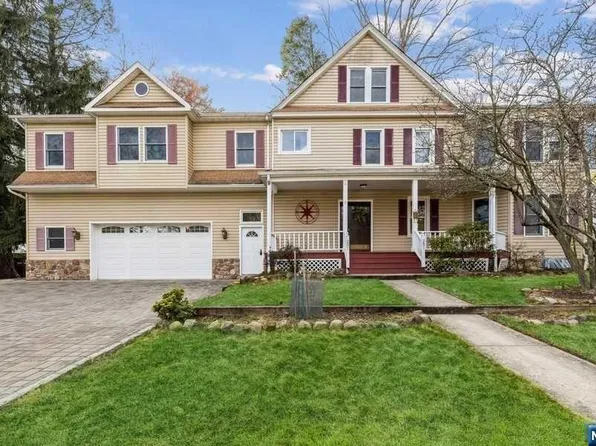201 Brookside Ave, Cresskill, NJ 07626