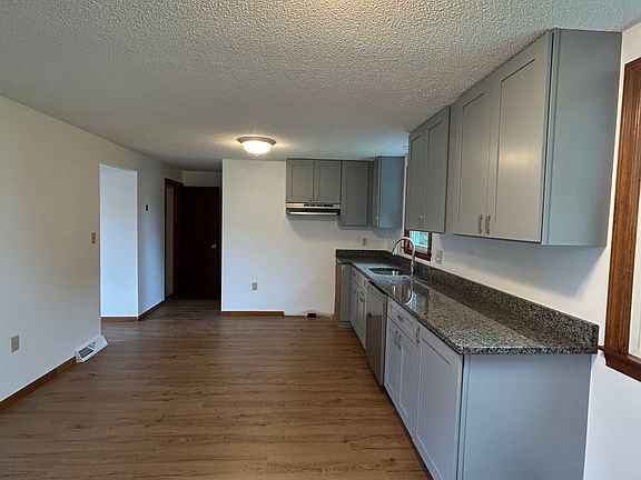4th image of 38 Kingston Dr