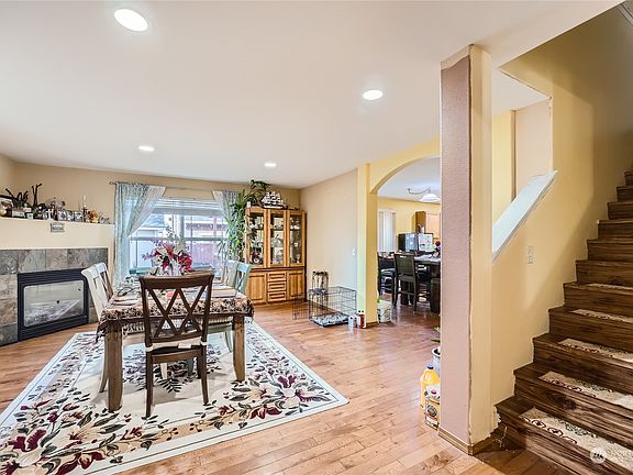 Downstairs Dining Room>