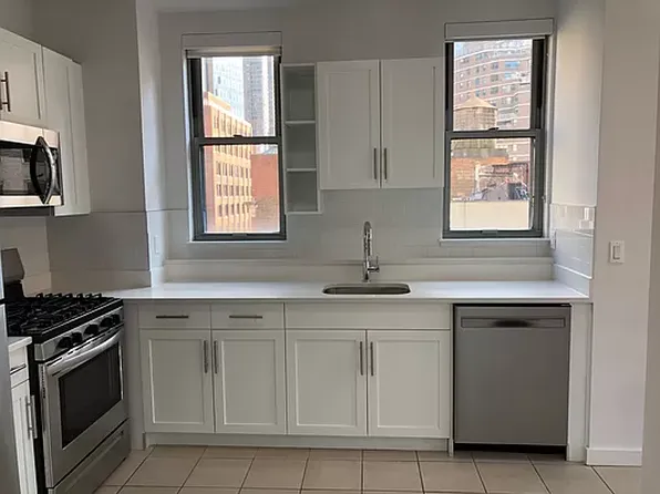 556 Third Avenue image 1 of 7