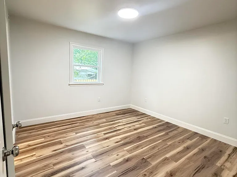1710 Gagel Ave — Photo 8
