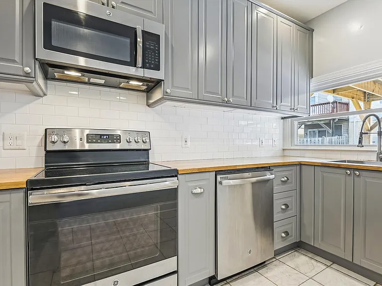 1253 William St — Photo 4