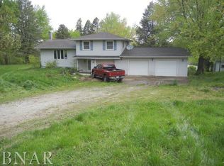 1912 Southlake Ln, Carlock, IL 61725