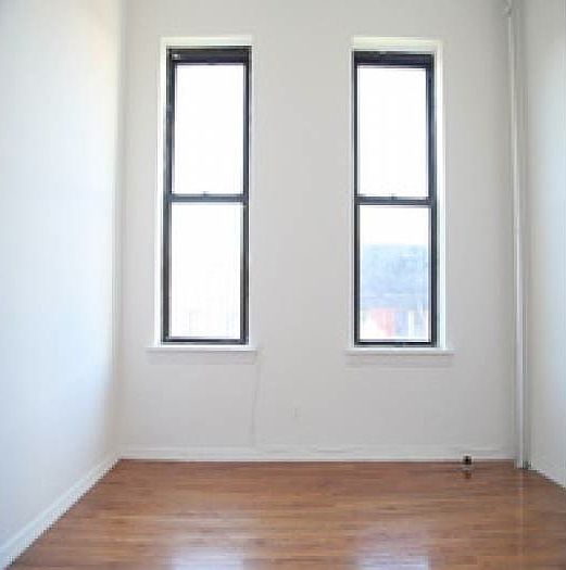 1st image of 147 Thompson St