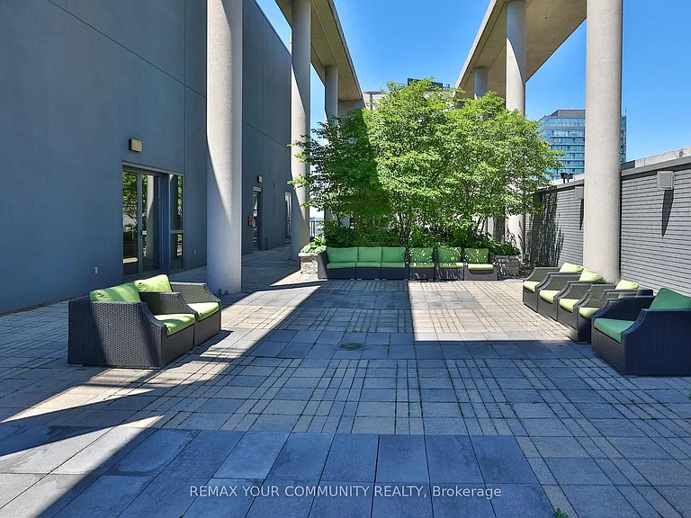 770 Bay St #Penthouse 101 — Photo 43
