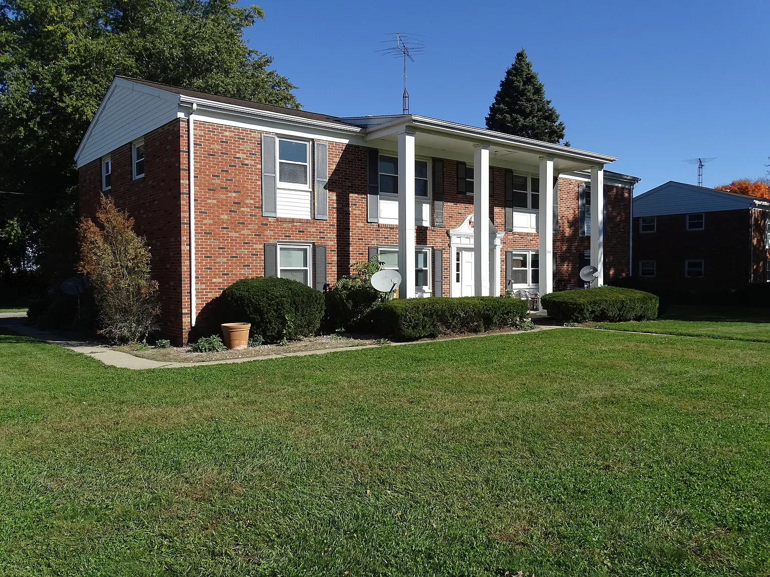 2 bed, $795 — Photo 2