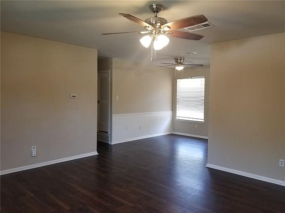 3rd image of 612 Mesquite Ave