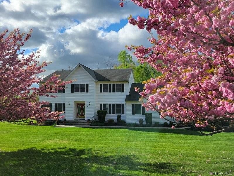 1st image of 35 Ravenna Dr