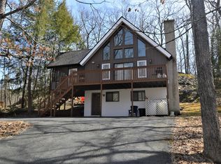 346 Saunders Dr, Bushkill, PA 18324