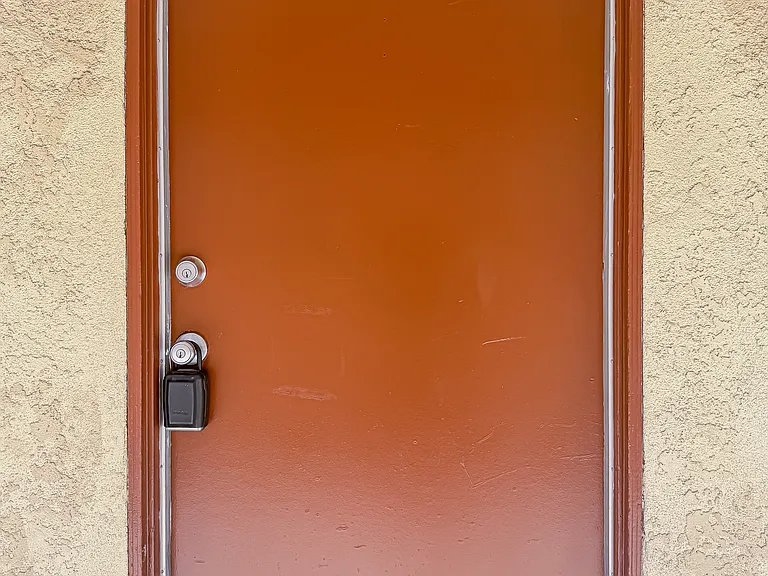7916 Vineland Ave #J4 — Photo 12