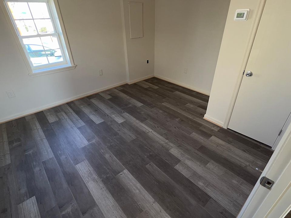 Large, bright bedroom with new high-quality floors throughout. New blinds are included.
