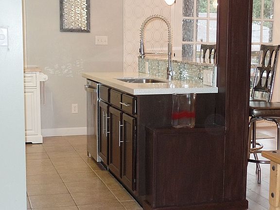 KITCHEN ISLAND